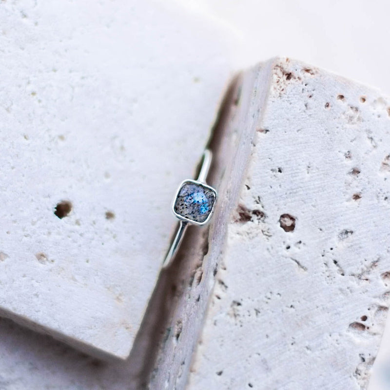 Anillo Chatur Labradorita