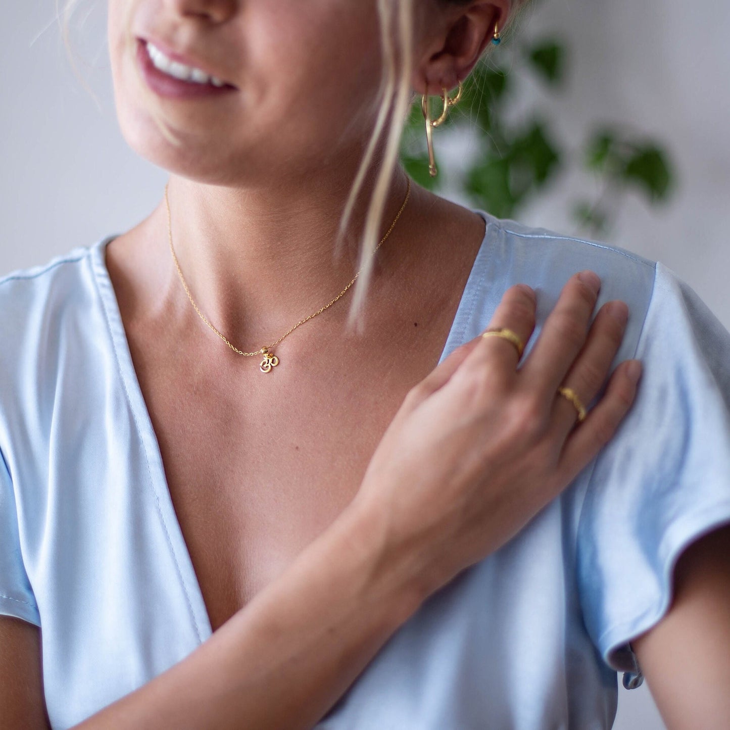 Tiny gold ohm necklace - Gold plated ohm pendant - om necklace gold plated - Yogi necklaces - Buddhist Charm Necklace - Ohm shanti