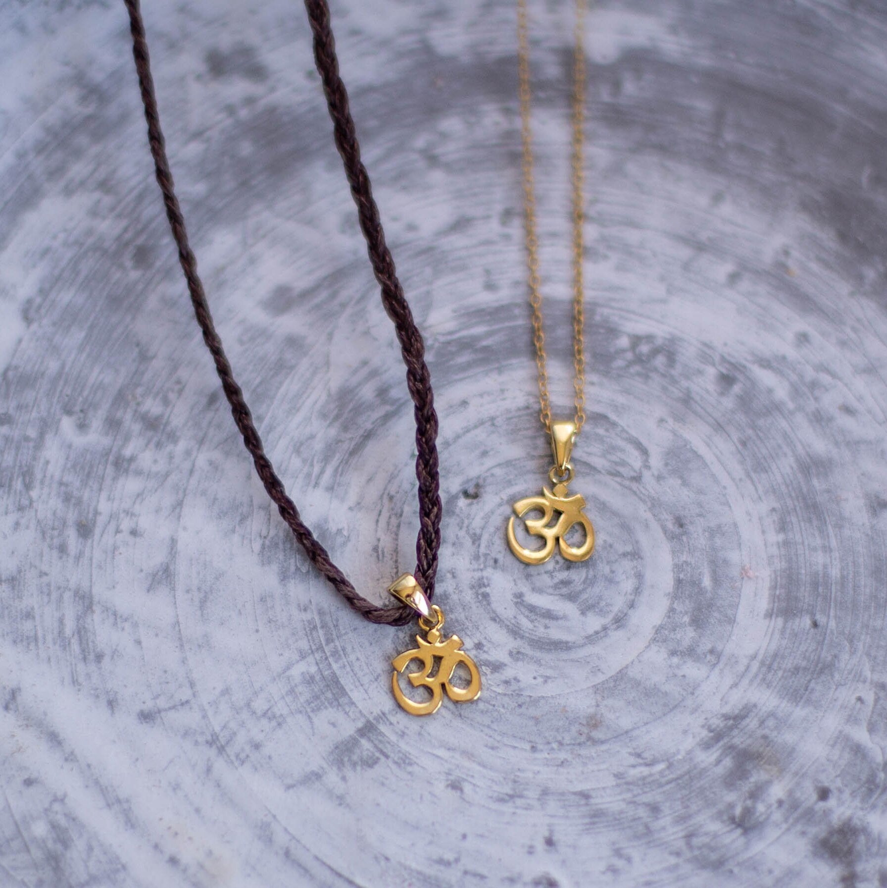 Tiny gold ohm necklace - Gold plated ohm pendant - om necklace gold plated - Yogi necklaces - Buddhist Charm Necklace - Ohm shanti